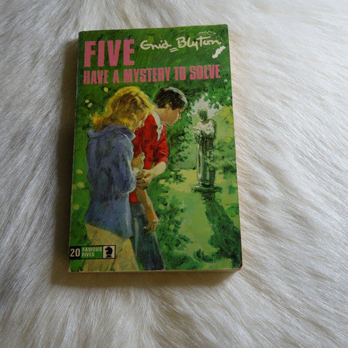 Five Have a Mystery to Solve (Knight Books)