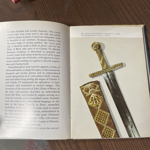 European Enamels; Isa Belli Barsali - 1969 First UK Edition The Hamlyn