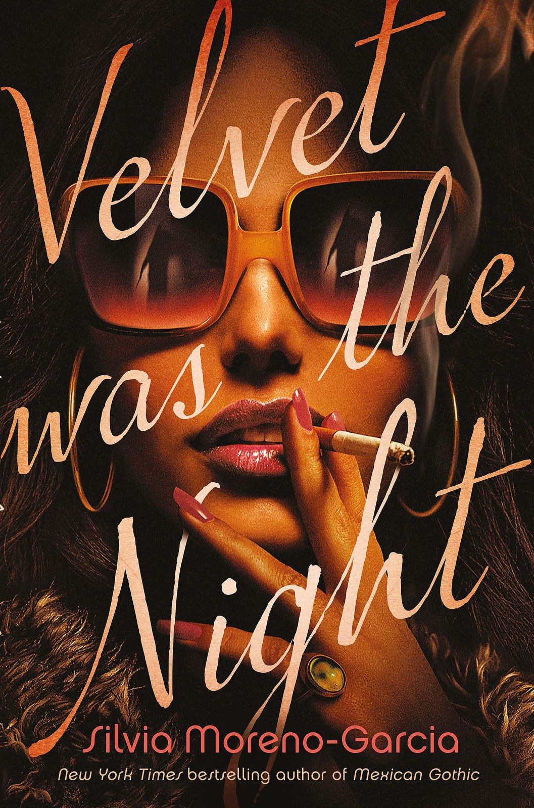 Velvet Was The Night: a delicious, twisted noir from the New York Times bestselling author of MEXICAN GOTHIC