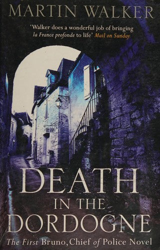 Death in the Dordogne: Police chief Bruno's first murder case (The Dordogne Mysteries)