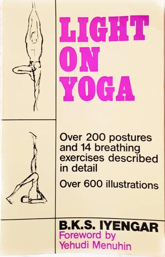 Light on Yoga: Yoga Dipika (Over 200 postures & 14 breathing exercises described in detail, over 600 illustrations) (Mandala Books)