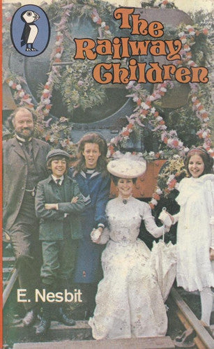 The Railway Children (Puffin Books)