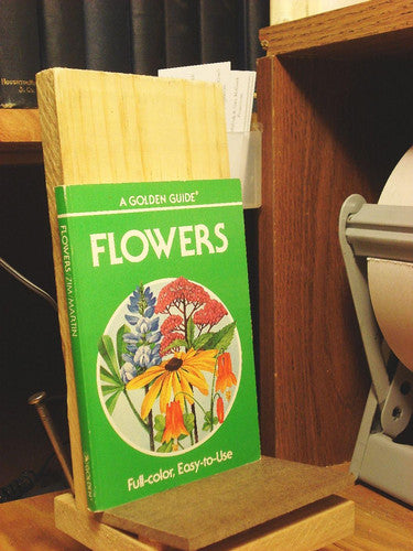 Flowers: A Guide to Familiar American Wildflowers (Golden Guides)