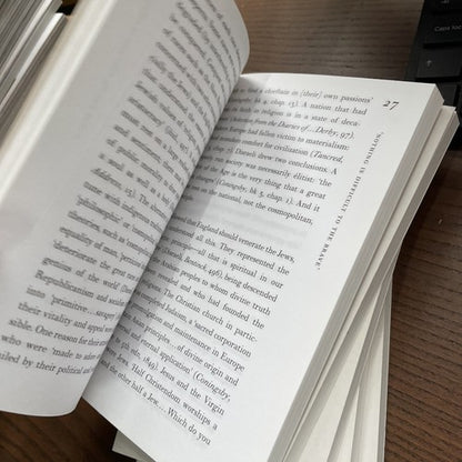 10 VIPVery Interesting People By Oxford Press - 10 books PROP DESIGN DECORATION
