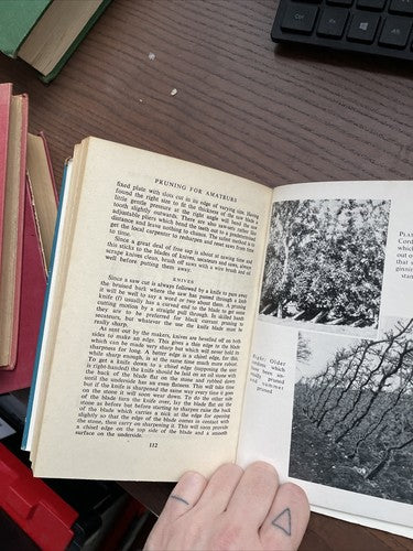 Pruning for Amateurs, R.Bush - Modern Living Series, Odhams Press 1955 - 1st Ed.