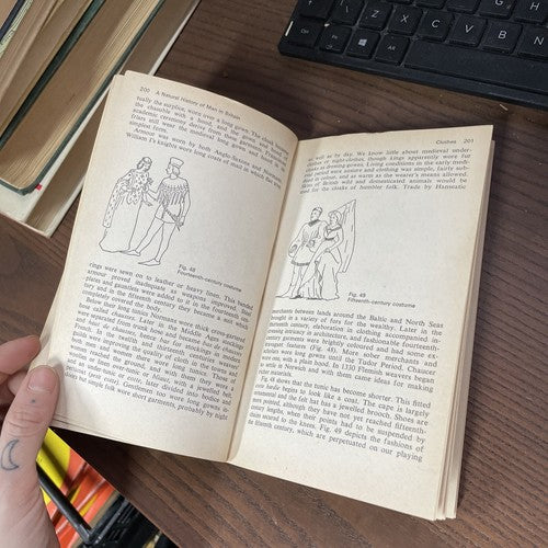 A Natural History of Man in Britain - H J Fleure , M Davies 1971 Fontana