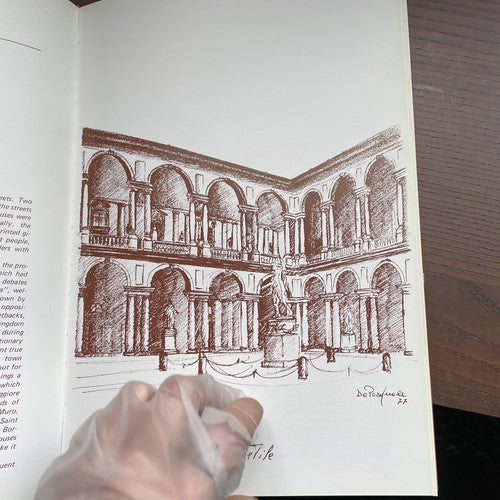 A Milano un Giorno in Piu/That Extra Day in Milan (Italian and English Edition) 