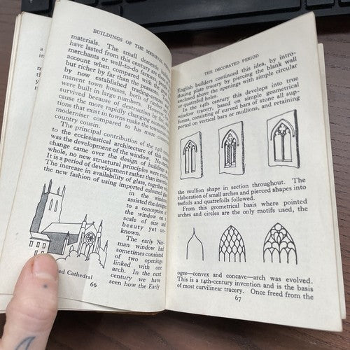 The Observer's Book of Architecture - J Penoyre & M Ryan, Warne, 1965 Warne & Co