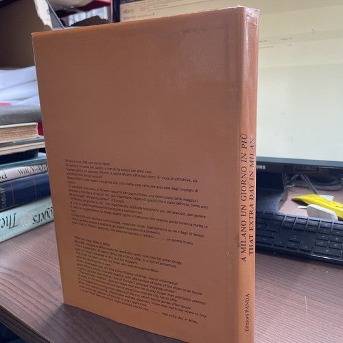 A Milano un Giorno in Piu/That Extra Day in Milan (Italian and English Edition) 