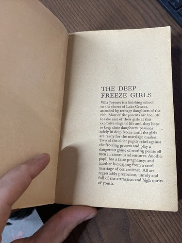 The Deep freeze girls (Corgi books. no. FN7387.), Eva Amaryllis Defago, Good Con