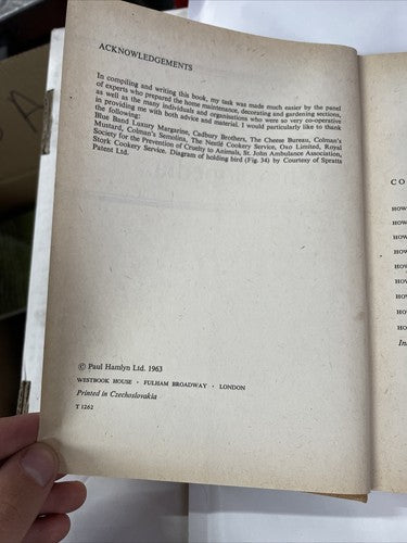 The Good Housewife's Encyclopedia, By Pamela Fry (1963, Illustrated Hardback)