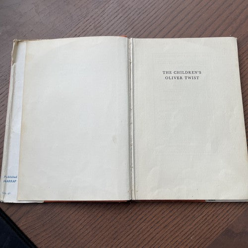 The Children's Oliver Twist, Barbara Matthews - 1963 Harrap & Co, w DustJacket