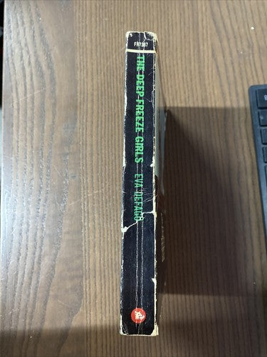 The Deep freeze girls (Corgi books. no. FN7387.), Eva Amaryllis Defago, Good Con