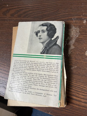 Pepita (Vita Sackville-West - 1961) Loose Sleeve - Grey Arrow