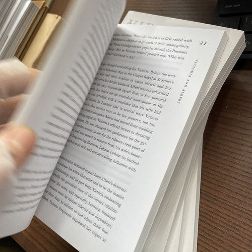 10 VIPVery Interesting People By Oxford Press - 10 books PROP DESIGN DECORATION