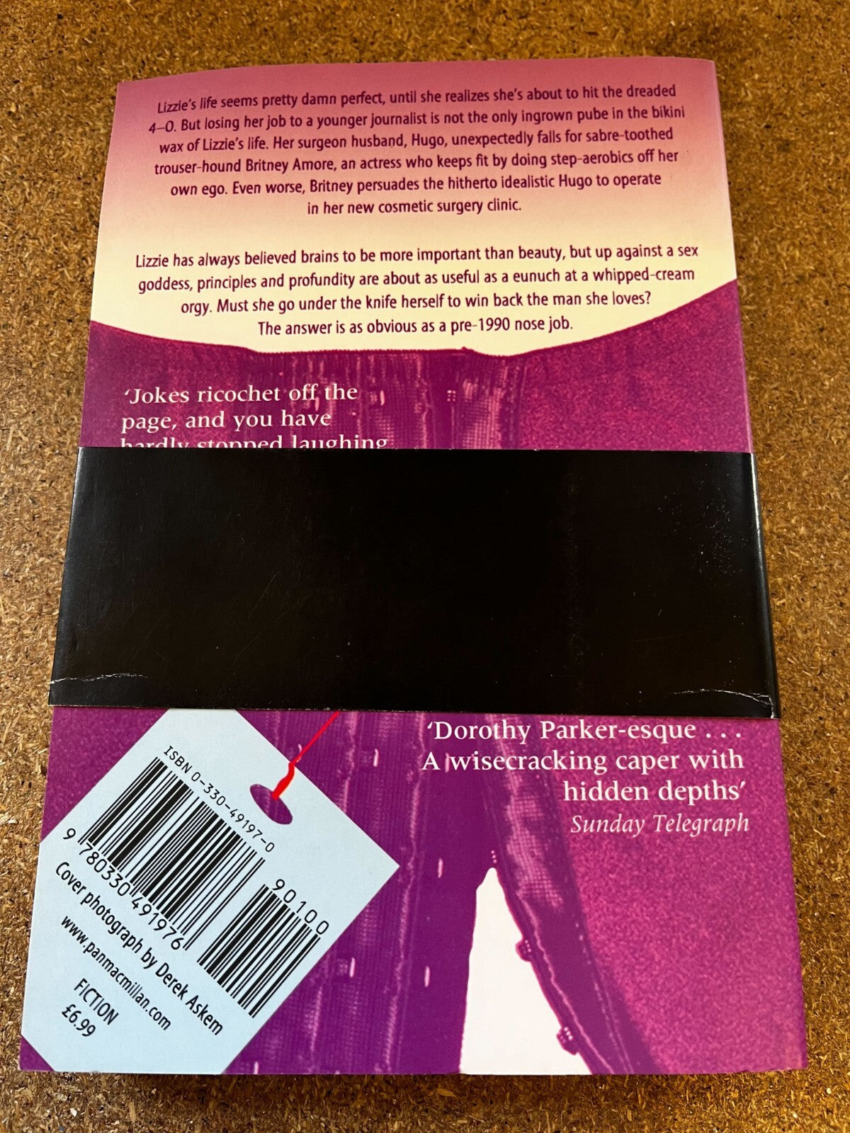 Nip N Tuck By Kathy Lette [SIGNED] Paperback 2001