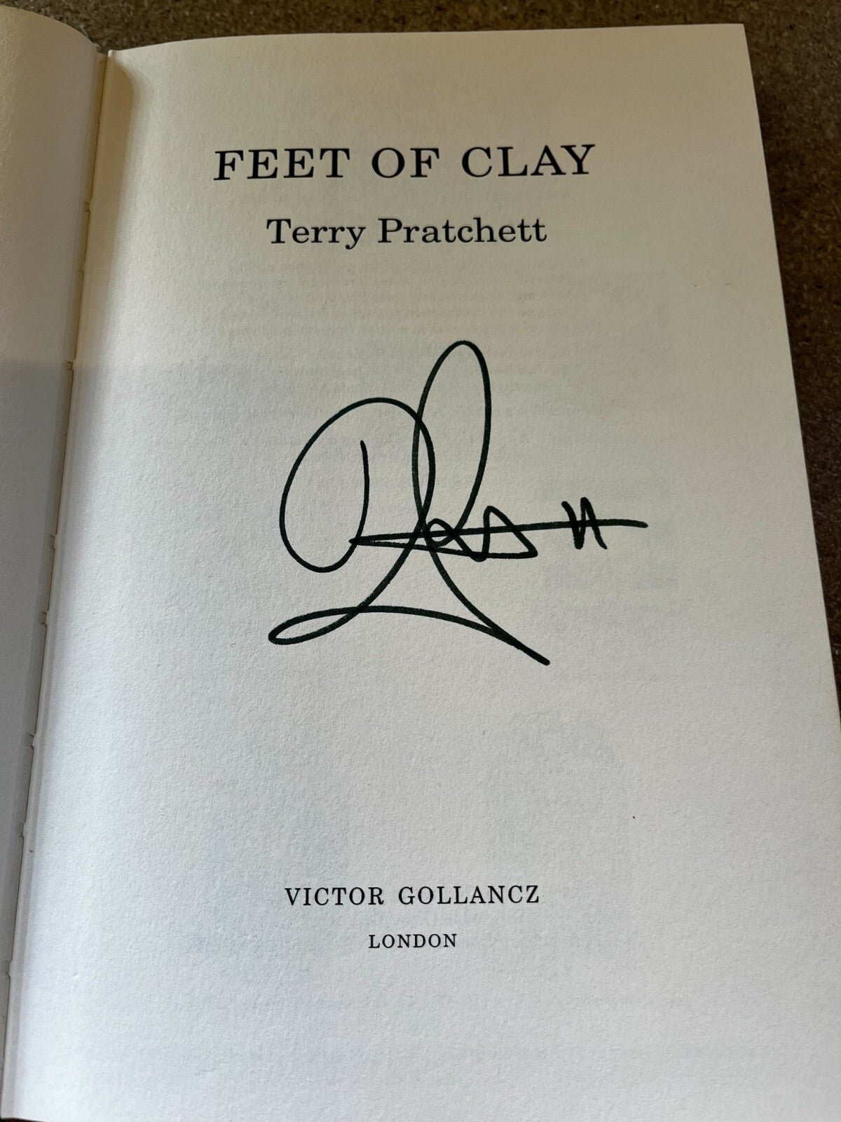 Terry Pratchett Feet Of Clay First Edition Hardback 1996  [SIGNED]